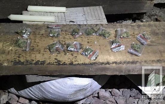 На минувших выходных патрульные Кривого Рога задержали троих горожан с наркотиками