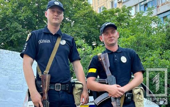 Патрульні Кривого Рогу врятували дитину, яка випала з четвертого поверху