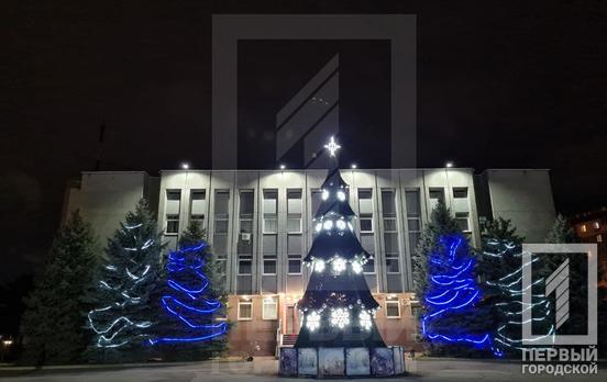 У Кривому Розі почали запалювати вогні на ялинках у різних районах міста