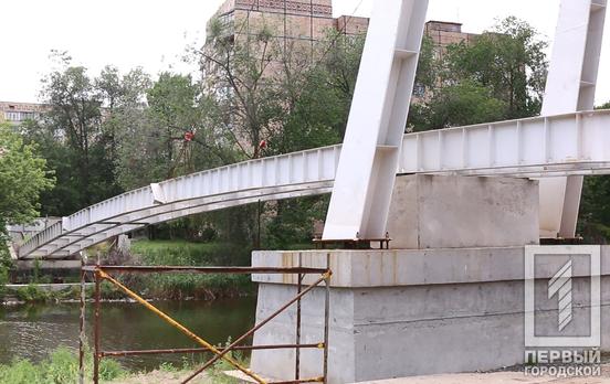 В Кривом Роге мост в парке им