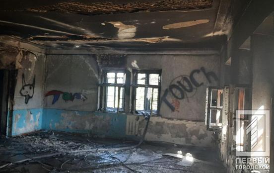 В результаті пожежі у Кривому Розі чоловіка доправили до лікарні з опіками ніг