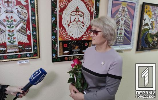 В арт-пространстве «Первого Городского» открылась «крылатая» выставка картин художницы из Кривого Рога