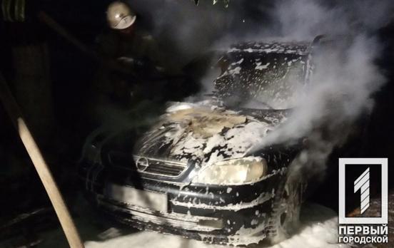 В Кривом Роге рано утром горела легковушка