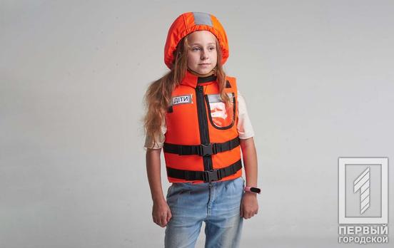 Українські волонтери виготовляють спеціальні бронежилети для евакуації дітей