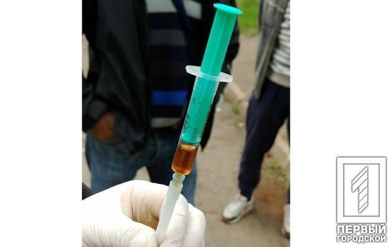 В Кривом Роге мужчина пытался пронести наркотики в место обсервации