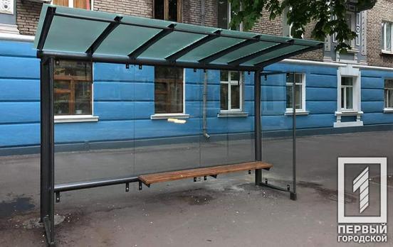 В Кривом Роге появились антивандальные остановки из стекла и стали