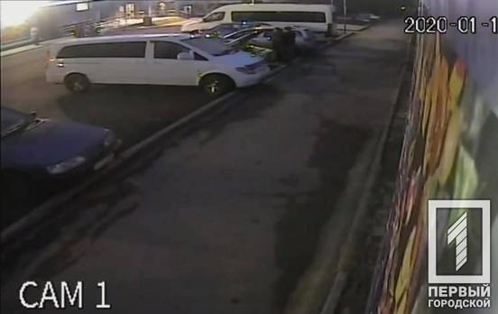 В Кривом Роге разыскивают угнанный минивэн