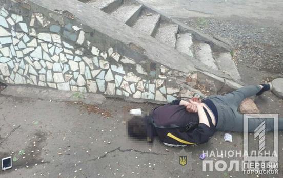 В Кривом Роге ранее судимый мужчина отнял у прохожего деньги и мобильные телефоны