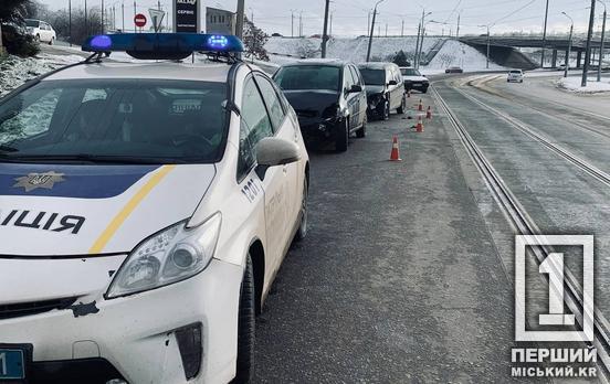 Постраждали тільки автівки: У Кривому Розі на Свято-Миколаївській сталася ДТП зі Skoda та Opel