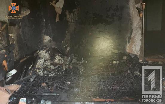 Багато чорної кіптяви: у Центрально-Міському районі Кривого Рогу горів будинок, є постраждалий