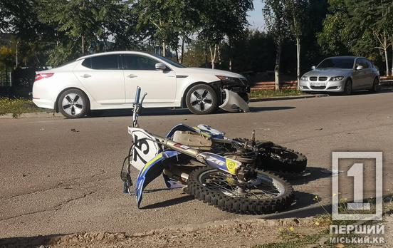 Є постраждалий: на вулиці Незалежності України у Кривому Розі дорогу не поділили мотоцикл та Кіа