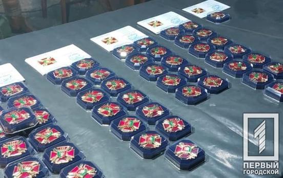 Майже 100 бійців 129 Криворізької бригади ТрО відзначили власно розробленим нагрудним знаком з нагоди Дня незалежності України