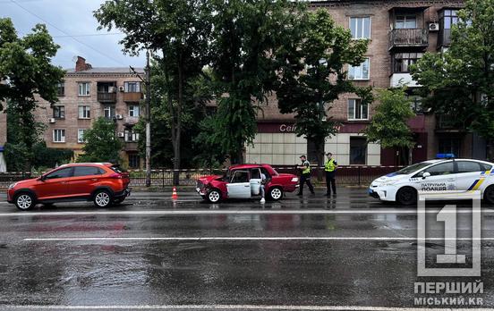 У одного мінус «передок»: у Кривому Розі у аварію потрапили ВАЗ та Chery