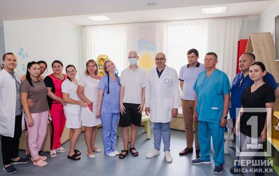 Золоті руки, які рятують життя: 18-річному криворіжцю першому в області зробили унікальну операцію