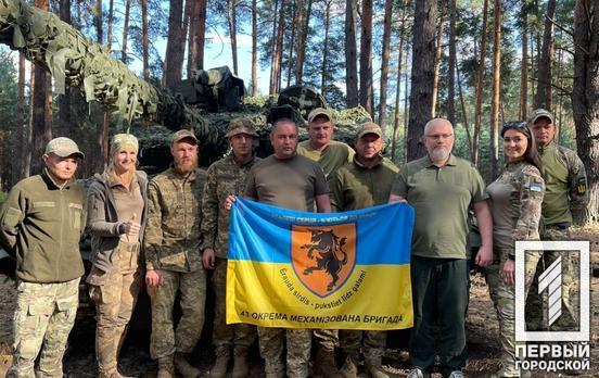 Б’ються на одному з найважчих напрямків фронту: очільник Ради оборони Кривого Рогу Олександр Вілкул розповів про підтримку воїнів 43-ої ОМБр на бойових позиціях