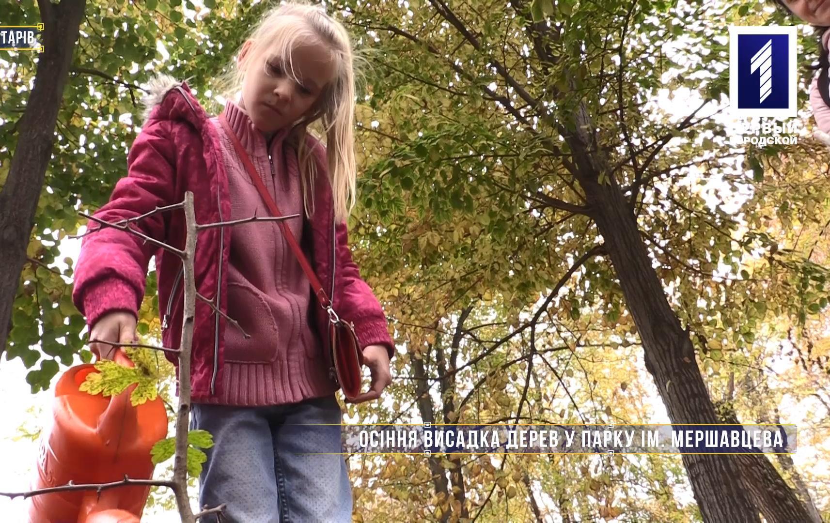Без коментарів: осіння висадка дерев у парку ім