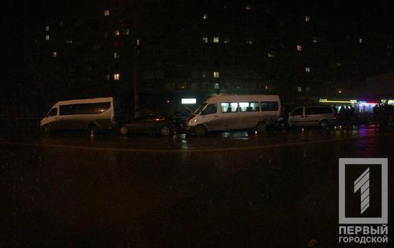 В Кривом Роге столкнулись четыре машины, никто не пострадал