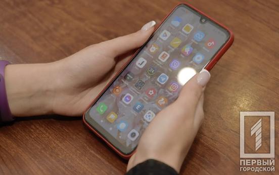 В Україні для переселенців та роботодавців створили «гарячу лінію», за допомогою якої можна дізнатися інформацію щодо державних виплат