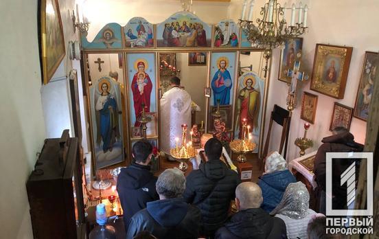 Великодній ранок у Кривому Розі розпочався зі святкових богослужінь