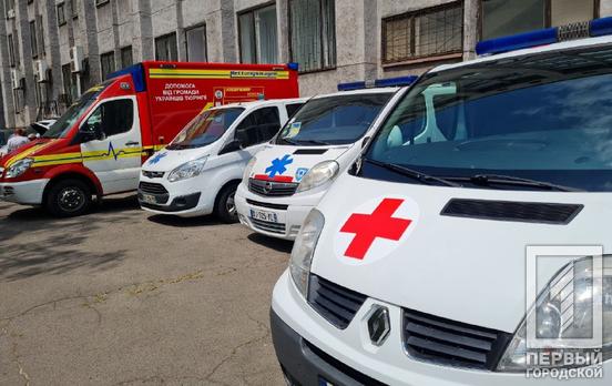 Юрий Вилкул: «В условиях военного положения поддерживаем медицинскую отрасль города – передали 6 современных машины «скорой» опорным больницам Кривого Рога»