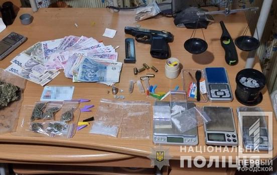 Правоохоронці Кривого Рогу затримали трьох чоловіків, які зберігали та збували наркотики на території міста