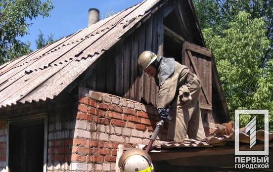 Тушили пять человек: в Кривом Роге сгорел дом