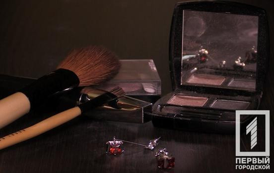 Подарок не удался: в Кривом Роге женщина пыталась украсть набор парфюмерии и пудру