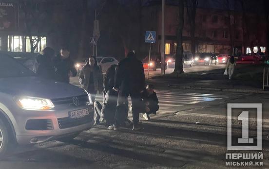 На место вызвали скорую: на проспекте Мира Peugeot сбил женщину