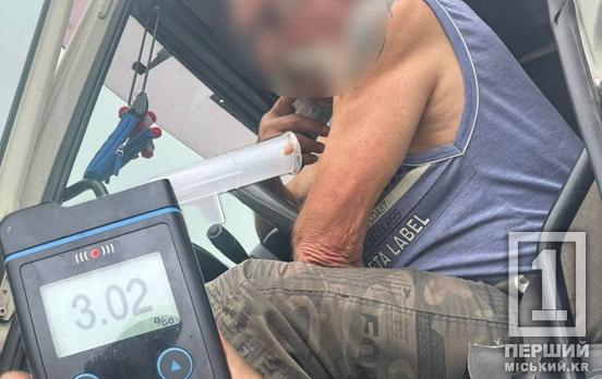 Намагався «торгуватися» з поліцією: на Дніпропетровщині зупинили п’яного далекобійника
