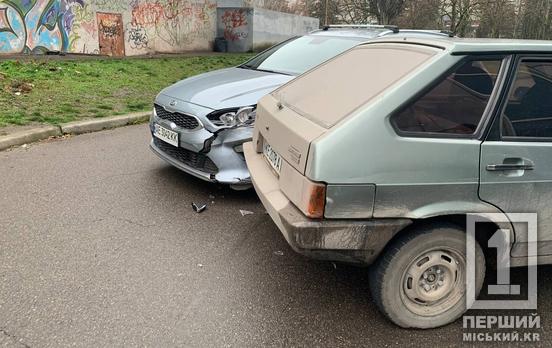 Экстренный маневр не спас от удара: в Кривом Роге столкнулись Lada и KIA