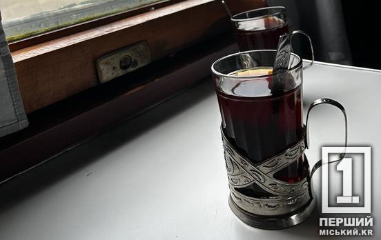 Пригощає чаєм та пускає в VIP-зали безкоштовно: «Укрзалізниця» пропонує приємні бонуси для пасажирів через неприємну ситуацію з хакерською атакою