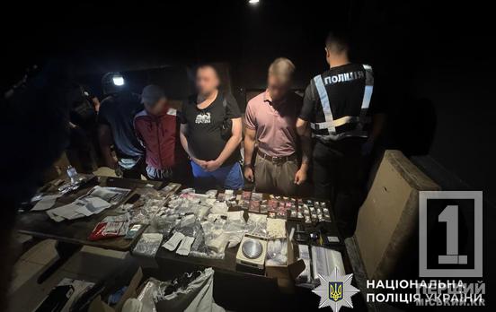 «Товар» маскували в колонках: житель Дніпропетровщини торгував наркотиками у столиці