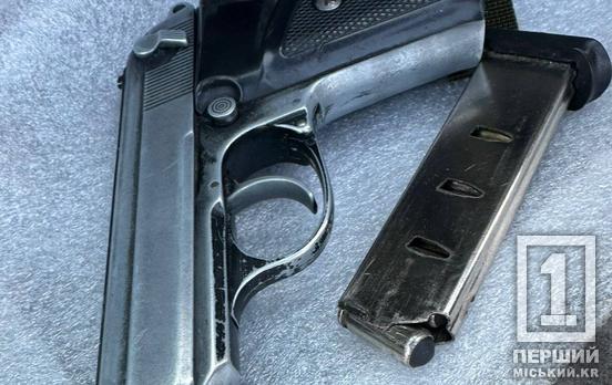 Інтуїція не підвела: патрульні виявили у підозрілого криворіжця пістолет і кулі