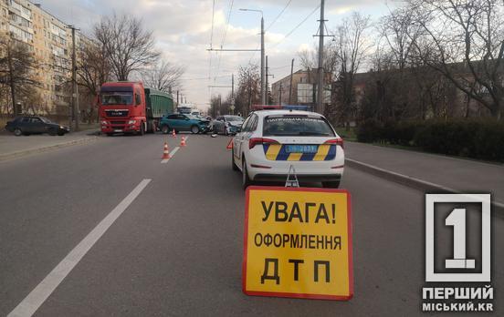 Суттєві механічні пошкодження: на Кобилянського вдарилися Volkswagen і Ford