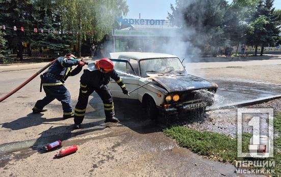 Горело в самом «сердце» автомобиля: на Заречном горел легковой автомобиль