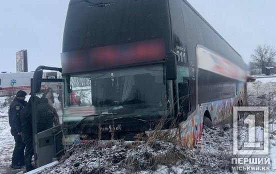 На Львівщині автобус опинився за межами дороги: серед постраждалих – пасажирка з Дніпропетровщини