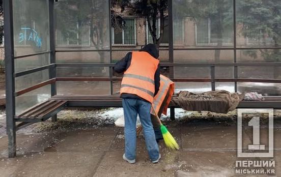 Хвиля вандалізму у Кривому Розі: невідомі розтрощили ще одну зупинку