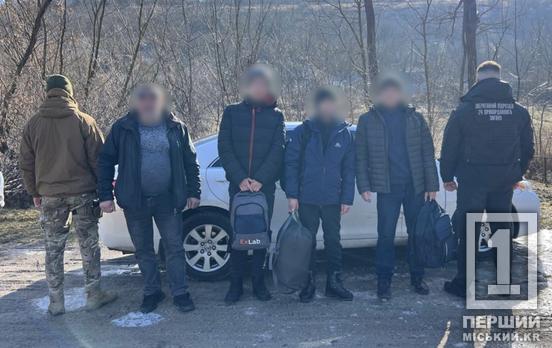 Жителі Дніпропетровщини й Сум намагалися виїхати за кордон на таксі: фінішували на Вінниччині