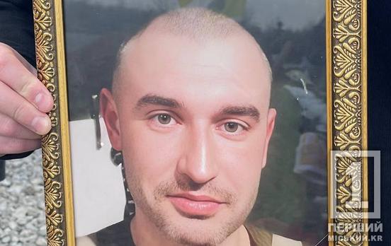 Війна не дала йому пізнати щастя дитячого сміху й обіймів дружини: Кривий Ріг попрощався з Героєм Олександром Ангеловим