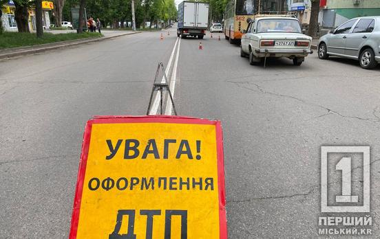 Народилася у сорочці: у Покровському районі 17-річна дівчина втрапила під колеса вантажівки