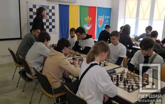 Криворожские школьники соревнуются за звание лучших шахматистов в рамках проекта «Бок о бок»