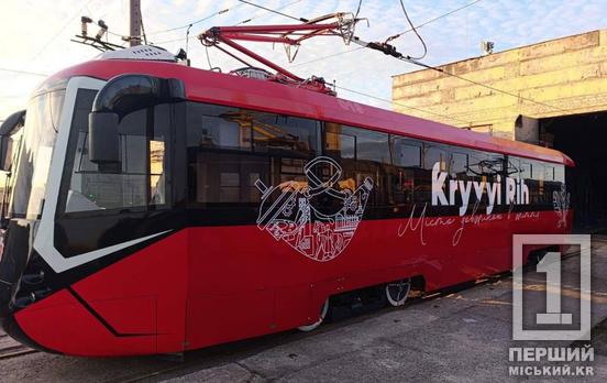 В Кривом Роге еще один трамвай после капитального ремонта вышел на линию – это на 99% новая машина, сделанная криворожскими мастерами