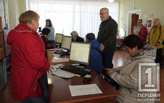 Підтримка тих, хто її потребує: у Кривому Розі триває друга «хвиля» видачі безкоштовних продуктових наборів для 18 категорій містян