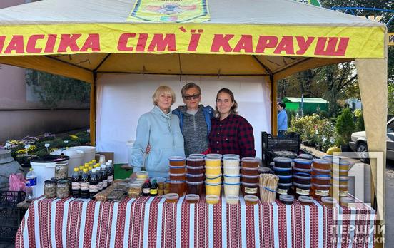 Солодке тепло для передової: з медового ярмарку в Кривому Розі відправлять смаколики захисникам