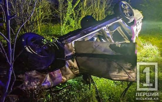 На трасі Дніпро-Кривий Ріг-Миколаїв п’яний водій перекинув авто: один пасажир загинув, інший у лікарні