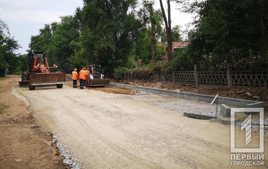 У Тернівському районі Кривого Рогу тривають роботи з благоустрою майданчиків для збору сміття