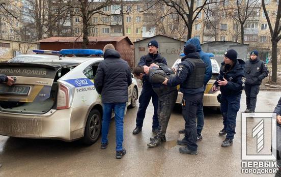 В Кривом Роге задержали мужчину, который пытался выстрелить в патрульных