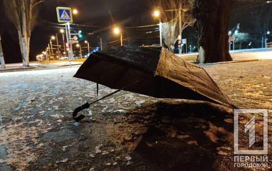 Шквальный ветер и дождь со снегом: на Кривой Рог надвигается циклон