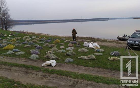 Больше 10 км сетей: под Кривым Рогом активисты изъяли браконьерские снасти