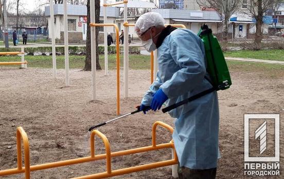 В Ингулецком районе Кривого Рога в качестве профилактики дезинфицируют детские и спортивные площадки